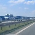 Haos kod Stare Pazove iz pravca Novog Sada: Ogromne gužve ovog popodneva, saobraćaj se odvija puževim korakom - vozači…