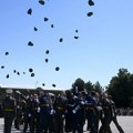 Tradicionalnim defileom i bacanjem šapki uvis završena promocija najmlađih oficira (video)