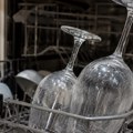 Čaše vam imaju mutne fleke nakon pranja u mašini za sudove? Ovo je razlog, a i rešenje koje će im vratiti stari sjaj.