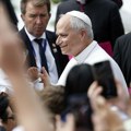 Zabrinjavajuće vesti iz Vatikana: Papa Lav XIV mora na hitnu operaciju