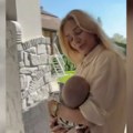 Emotivan prizor iz doma Balaševića: Olivera uspavljuje unuka Đorđa prelepom pesmom, peva mu u dvorištu, oko njih idila…