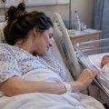 Mariji je lekar slomio dva rebra kako bi ubrzao porođaj: "Rekli su mi: 'Mama, pa to vam je sve normalno'"
