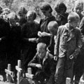 Oskrnavljena spomen-ploča na Obali jasenovačkih žrtava u Beogradu