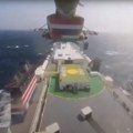 Pogledajte – spektakularni snimci desanta Na brod: Kako su Huti oteli veliki brod u Crvenom moru (VIDEO)