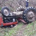 Nesreća u Hrvatskoj: Prevrnuo se traktor, priklještio i usmrtio čoveka (30)