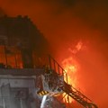Gori zgrada u Bačkoj Palanci Požar je izbio na četvrtom spratu (VIDEO)