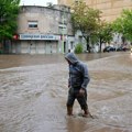 Majke s bebama u naručju beže iz porodilišta dok bujica sve nosi: Dramatični snimci nevremena, sve je uništeno