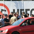 Otkriven identitet muškarca koji je napao poslanice ispred Narodne skupštine