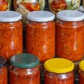 Pala cena ajvara: Evo koliko košta gotova zimnica na pijacama - detaljan cenovnik