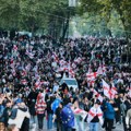 Demonstranti u Tbilisiju upali u dvorište predsedničke palate na dan lokalnih izbora, policija upotrebila biber sprej