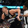 Denver pobedio San Antonio posle produžetaka: atomska košarka Jokića i "brutalni" Vembanjama