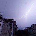 Uskoro stiže nevreme! Pljuskovi sa grmljavinom sručiće se na ovaj deo Srbije, a sutra dramatičan pad temperature