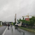 Zastoj na ulasku u Platičevo: šlep služba sletela sa puta, saobraćaj normalizovan (foto)