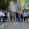 A na “svečano otvaranje” sezone kupanja u Vučjanki cela svita koju plaćaju građani