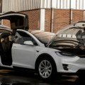 Teslin automobil se zakucao u kuću i tom prilikom je stradala jedna osoba