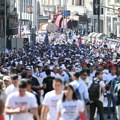 MUP: U Beogradu prijavljeno javno okupljanje ispred Skupštine, prisutno oko 207 000 ljudi