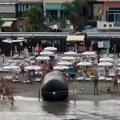 Isplivao neobičan predmet na plaži u Italiji: policija ga ogradila