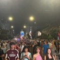 Glumci pozdravili maturante i studente koji su poručili na protestu u Nišu da obrazovanje nije pitanje jedne generacije, već…