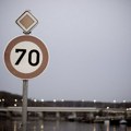 Neko je samoinicijativno postavio znak ograničenja brzine od 70 km/h na mestu gde važi 50 km/h