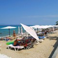 Totalna zbrka s cenama ležaljki na omiljenoj destinaciji srpskih turista u Grčkoj
