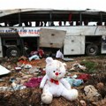 Devetoro ljudi poginulo u prevrtanju autobusa u Turskoj