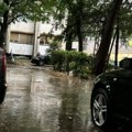 Muku muče nakon svake kiše: Stanari ogoročeni - "Niška Venecija, trebaju nam čizme da izađemo iz zgrade"