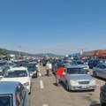 RAPORT SA GRADINE: Na izlazu iz Srbije sedam kolona. Efikasan rad, čeka se sat vremena. Kolone na međuprostoru skoro do naše…