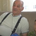 Kada su se razveli sin i snaja, deda iz Tuzle je usvojio 3 unuka: "Uzeo sam ih za ruke i doveo kući" (video)