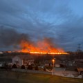 Izbio veliki požar kod Zrenjaninskog puta: Vatrogasci na licu mesta bore se sa vatrenom stihijom na površini od 5 hektara…