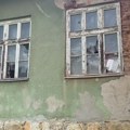 Dom kulture u Gradašnici u raspadanju. Milan Krkobabić obećao uređenje 19 domova kulture u selima Srbije. Da li je…