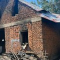 Стравичне сцене након пожара код Чачка: Ватра "прогутала" цело домаћинство: Изгорела кућа, аутомобил и животиње, штета је…