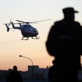 Automobil se zakucao u autobusko stajalište; Ima povređenih; Vozača jure i helikopter i psi