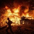 Apokaliptične scene stižu iz Kalifornije Katastrofalan požar spalio kuće i šume, udar groma napravio haos (foto)