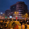 Skupovi ispred TV Informer u Beogradu i kod novosadskog Mosta slobode