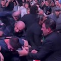 Ufc skandal u Njujorku kakav se ne pamti: Borac napao osoblje Mahačeva, izbila jeziva tuča, reagovala policija