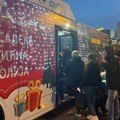 Autobus koji vozi kroz bajku Počela "Novosadska Božićna čarolija" za mališane