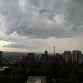 Vreme danas promenljivo oblačno, vetrovito, mestimično kiša