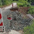 Pokrenuto opasno klizište kod Čačka: Meštani strahuju od tragedije