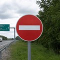 Ušao u suprotan smer na auto-putu Miloš Veliki, hitno upozorenje razglasom sprečilo nesreću