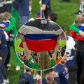 Ko kaže da nema ruskih zastava na utakmicama? Žena golmana PSŽ-a napravila improvizaciju koja je obišla svet