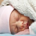 Odbijanje injekcije vitamina K sve češće u bolnicama. Lekari upozoravaju da bebe zbog dezinformacija gube bitku za život!