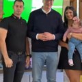 "Sada imaju svoj dom i sigurnost": Vučić posetio porodicu sa dvoje dece koja je uz kredit za mlade kupila nekretninu