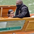 Nisu mu sve koze na broju Kanje Vest pokazao zadnjicu celoj Veneciji, pa šokirao novim ispadom u javnosti