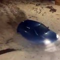 Bujica nosi automobil: Dramatični snimak iz Španije: Ulice širom države poplavljene, broj poginulih porastao na šest…