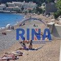 Prepune plaže gostiju iz Srbije, lagano kupanje u moru već 1. maja: Letnje slike stižu iz Pterovca, cene još uvek nisu…