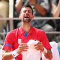 Novak zaplakao posle osvajanja zlatne medalje na Olimpijskim igrama