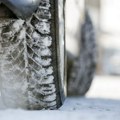 Na koliko bara? Mnogi vozači zimi pogrešno pumpaju gume