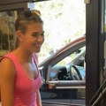Unuka Donalda Trampa radi u fast fudu? Kai snimljena na radnom mestu, snimak je obišao svet