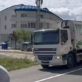 Kamion “Čistoće” zaustavljen pred deponijom: Policija na terenu, bez deblokade