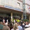 Incident ispred DUNP-a: Građani bacali flaše, pogođen načelnik policije, jednoj ženi pozlilo
